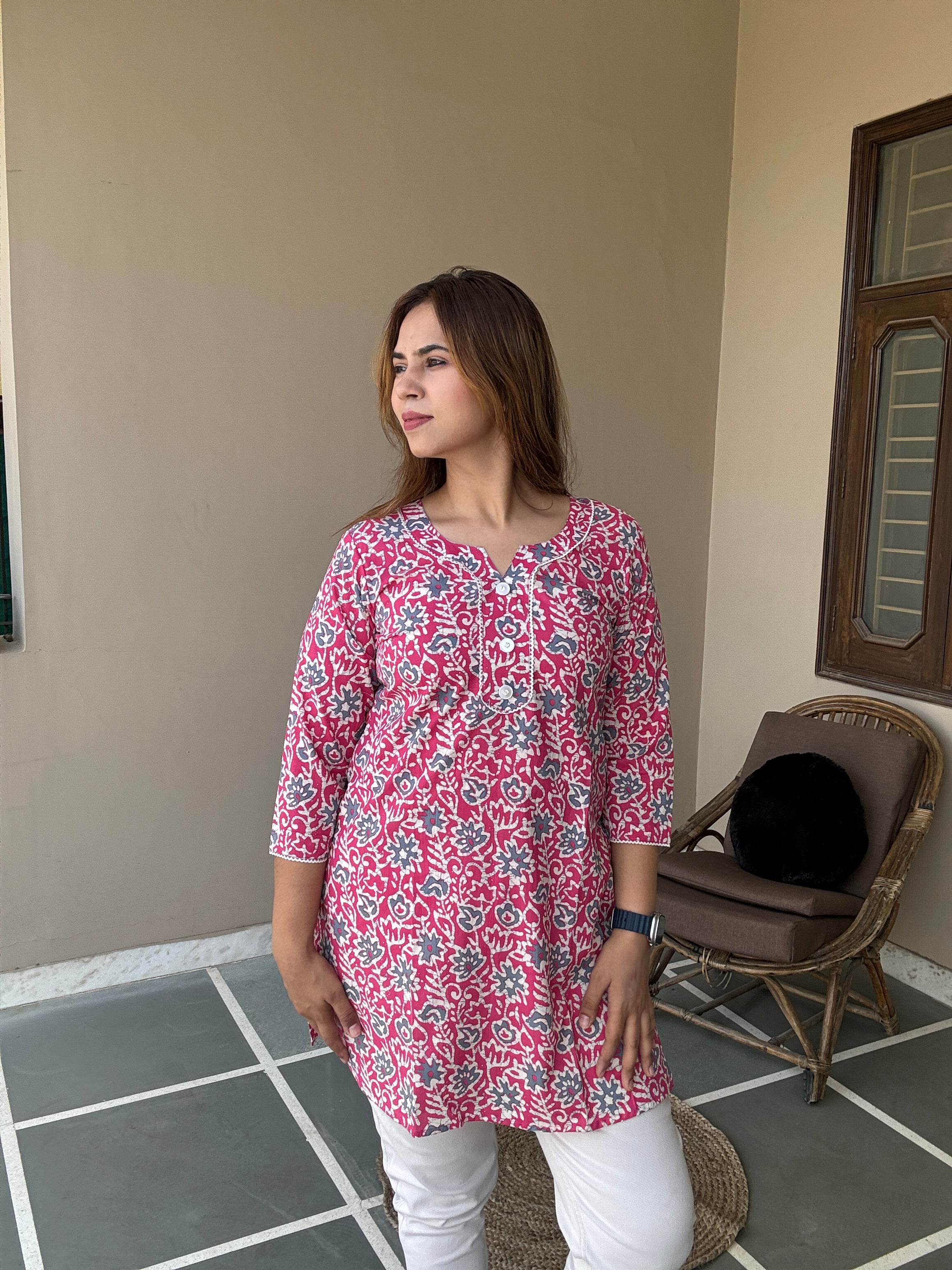 Gulabi kurti Summer