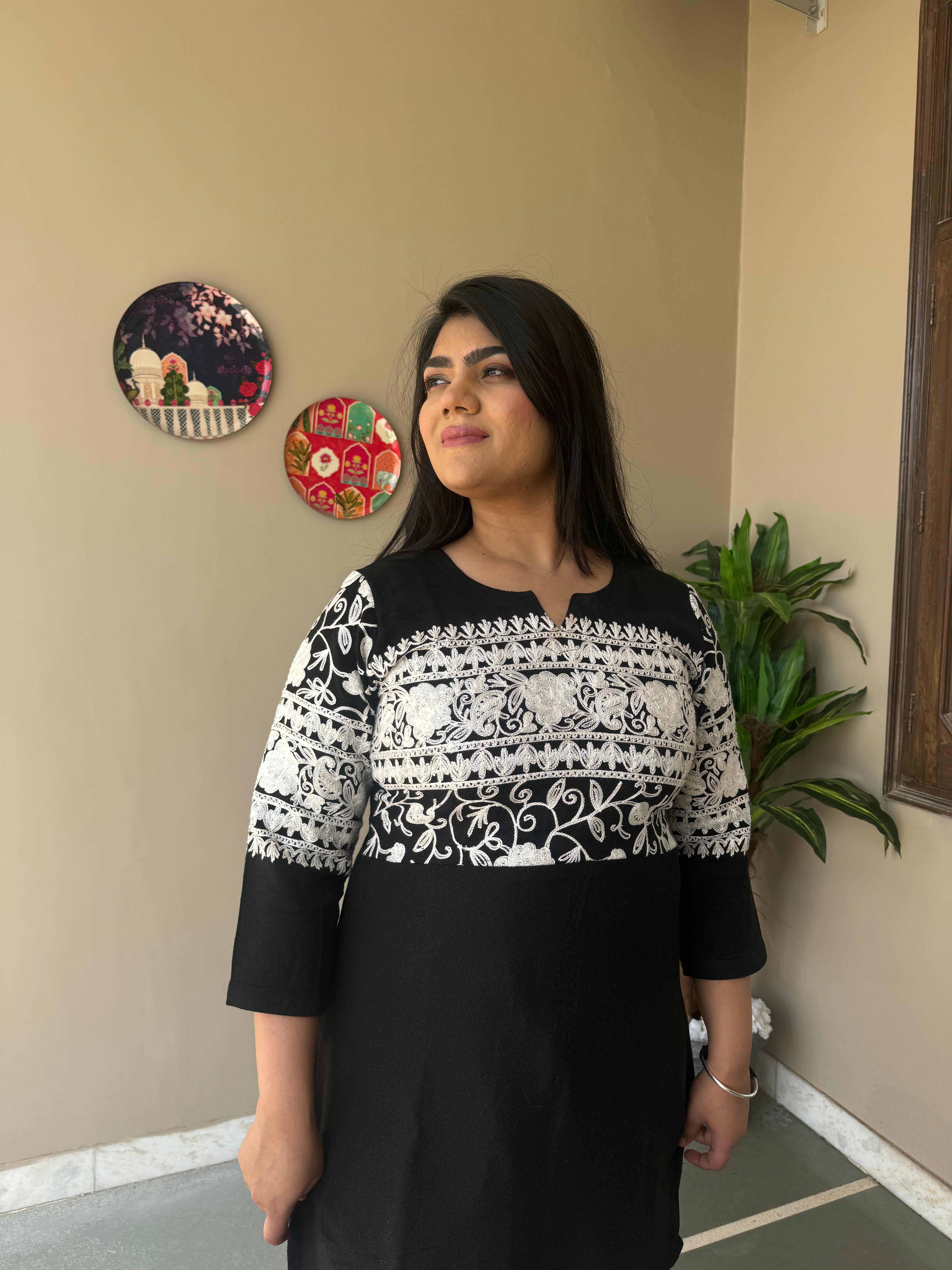 Cosy Black & White Kashmiri kurta