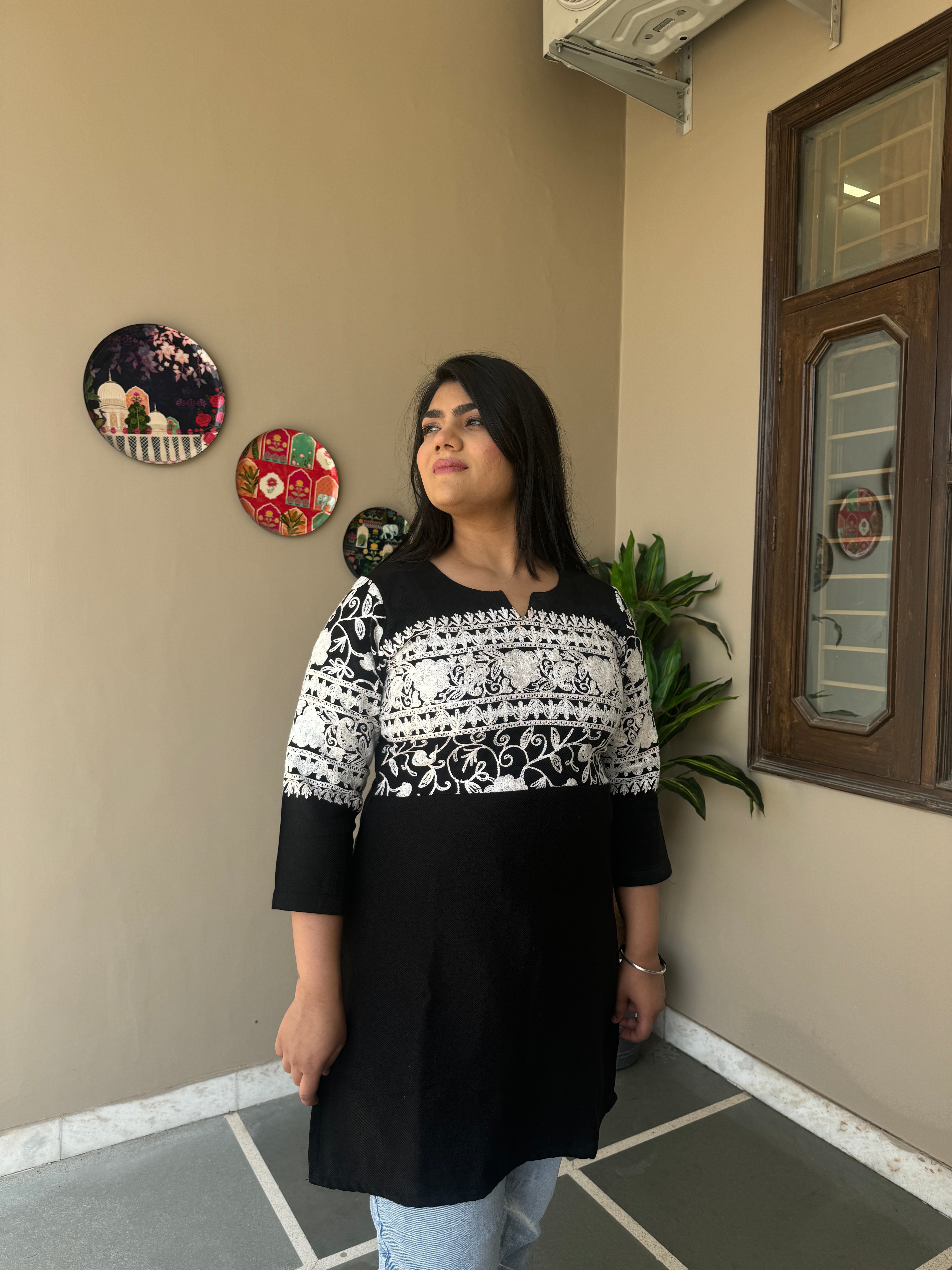 Cosy Black & White Kashmiri kurta